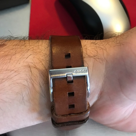 Authentic Gucci GG2570 Brown Leather Watch